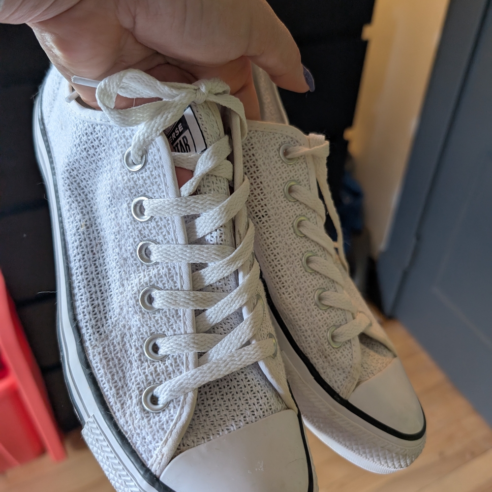Classic Low-Top Knit Lace-Up Sneakers in White - Unbranded/Undisclosed